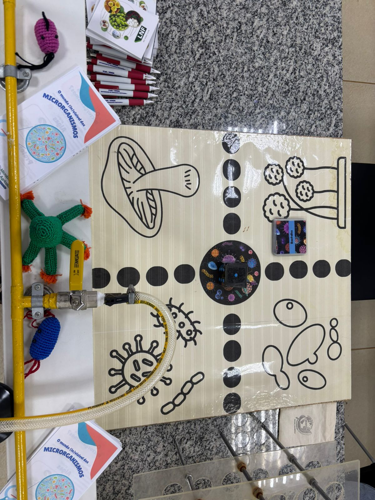 Jogo didático sobre microrganismos desenvolvido pelo projeto