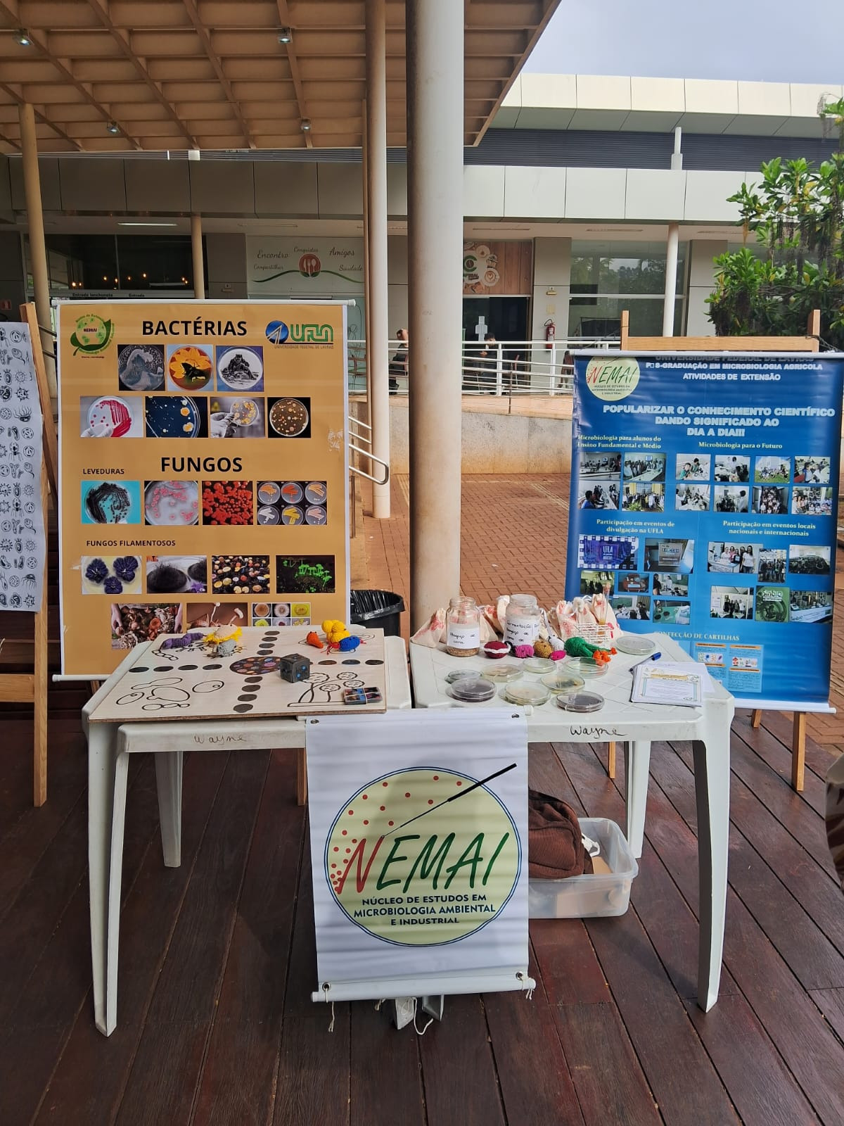 Exposição de materiais do Núcleo de Extensão em Microbiologia Ambiental e Industrial